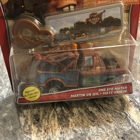 NEW Disney Cars Welcome to Radiator Springs One Eye Mater & Keychain - Picture 3 of 3